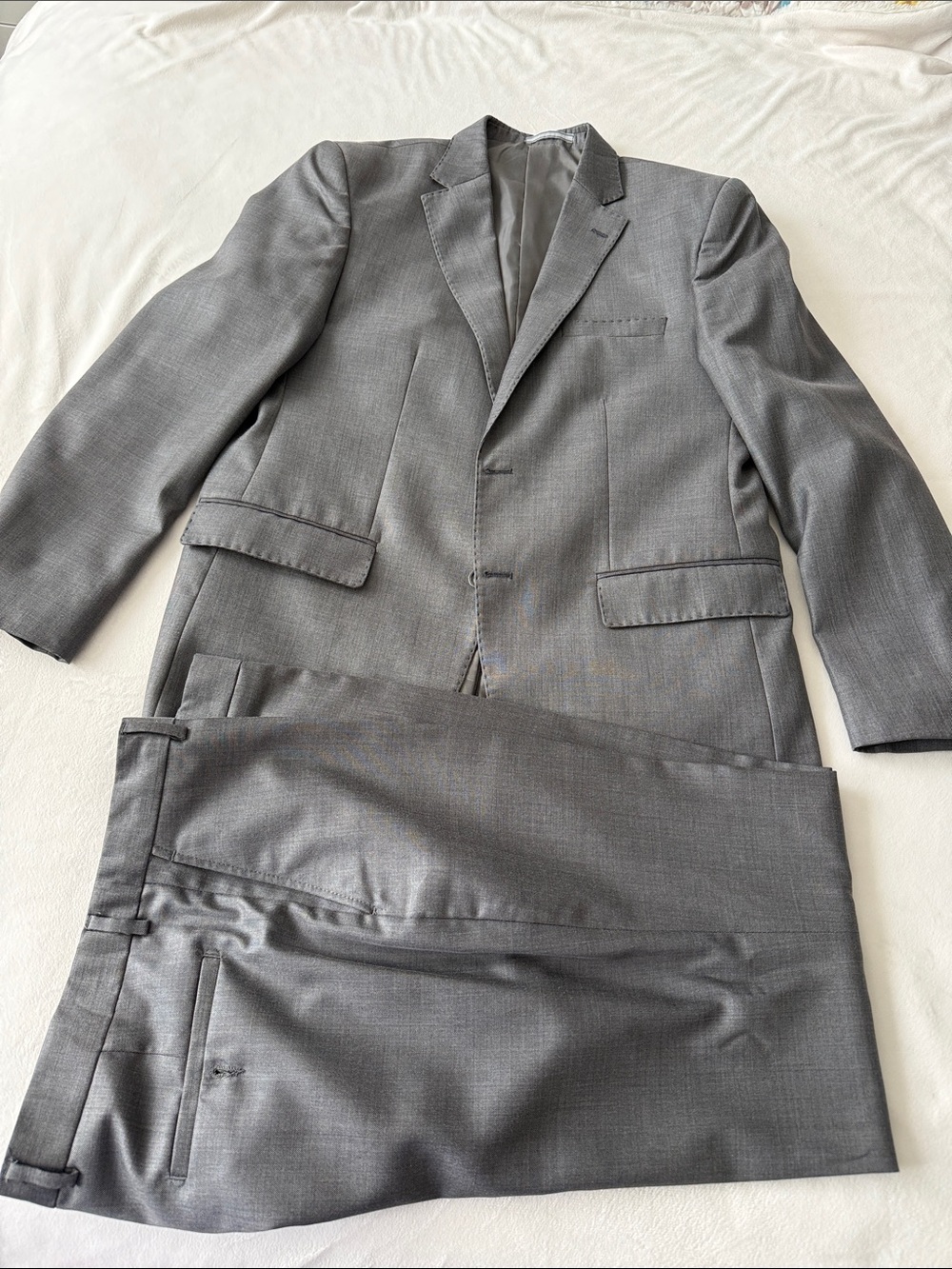 Classic Men's Gray Two-Piece Suit Jacket and Pants